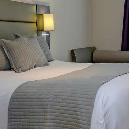 Premier Inn Huddersfield West ภายนอก รูปภาพ