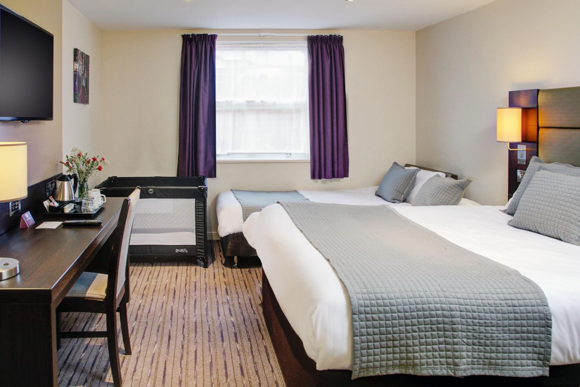 Premier Inn Huddersfield West ภายนอก รูปภาพ