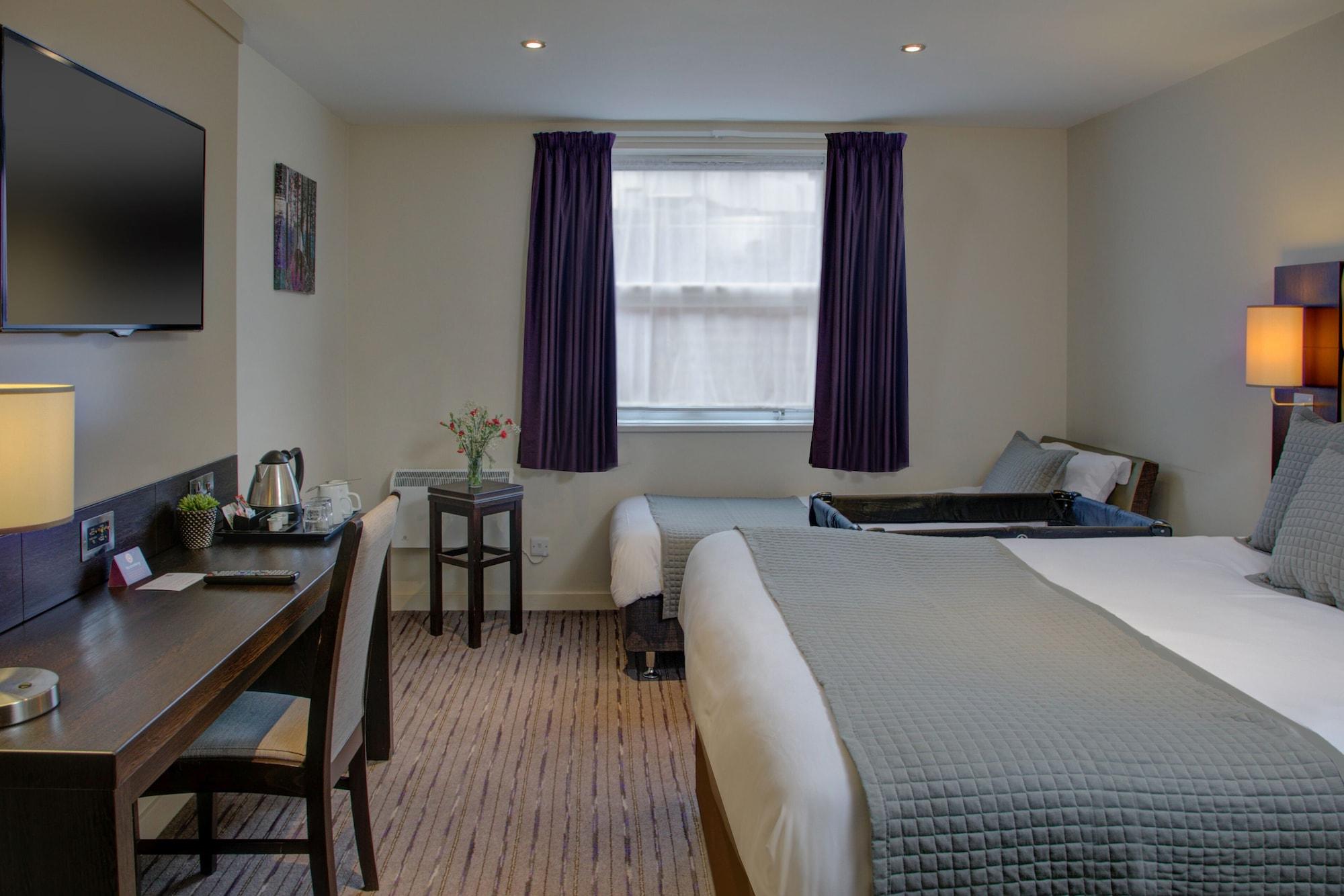 Premier Inn Huddersfield West ภายนอก รูปภาพ