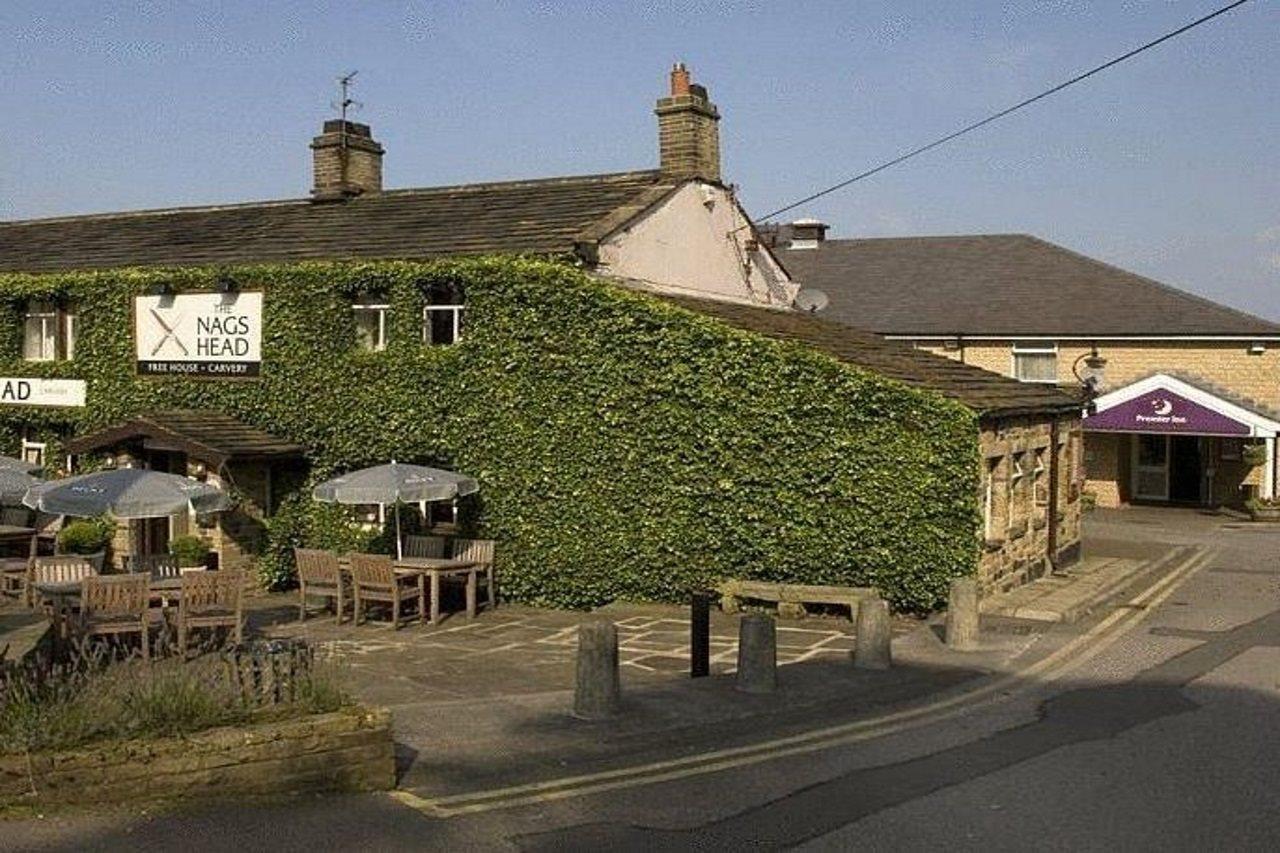 Premier Inn Huddersfield West ภายนอก รูปภาพ
