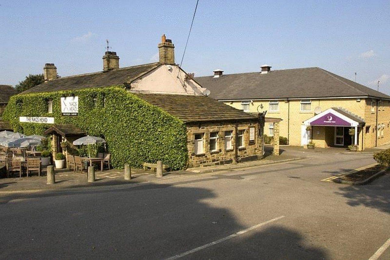 Premier Inn Huddersfield West ภายนอก รูปภาพ